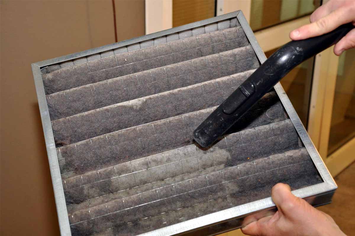 Warning signs of possible mold in air ducts.